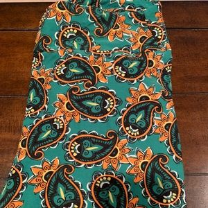 2 pairs tc lularoe leggings